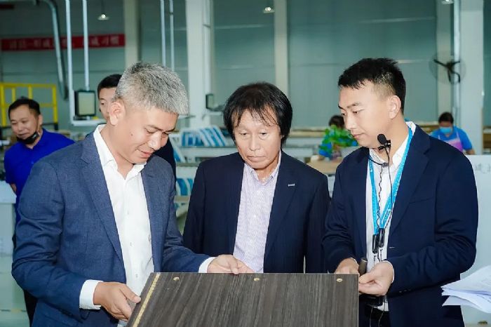 圖：松下電器中國東北亞公司總裁CEO 堂埜茂參觀工廠