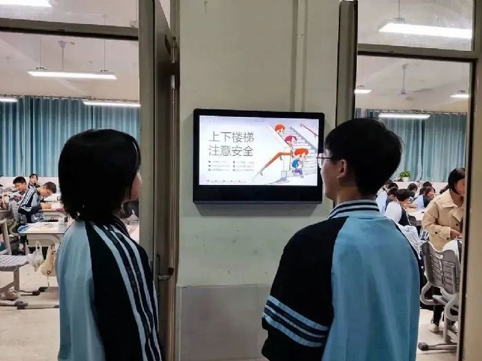 新秀學校如何“彎道超車”？看看這所學校的數字化新秘籍