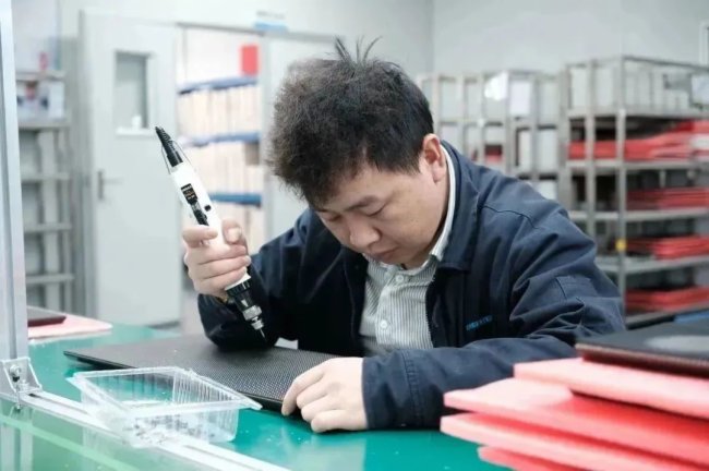 南方電訊簽約創顯光電全國總代理，揭秘全球超低功耗LED顯示屏生產基地