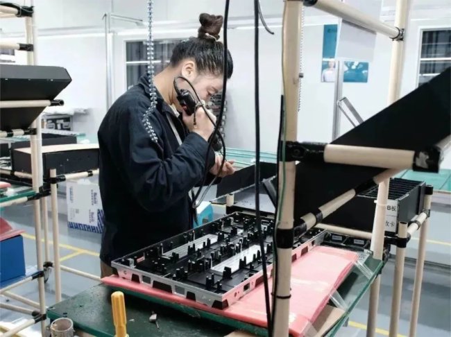 南方電訊簽約創顯光電全國總代理，揭秘全球超低功耗LED顯示屏生產基地