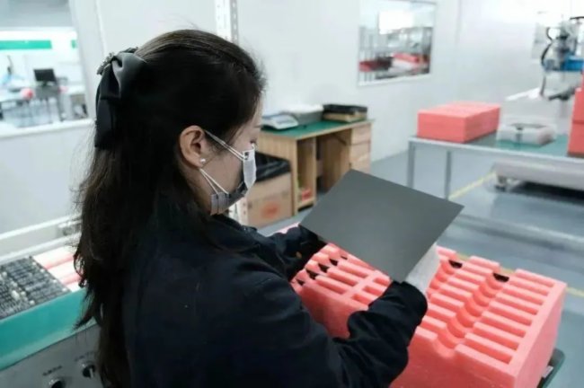南方電訊簽約創顯光電全國總代理，揭秘全球超低功耗LED顯示屏生產基地