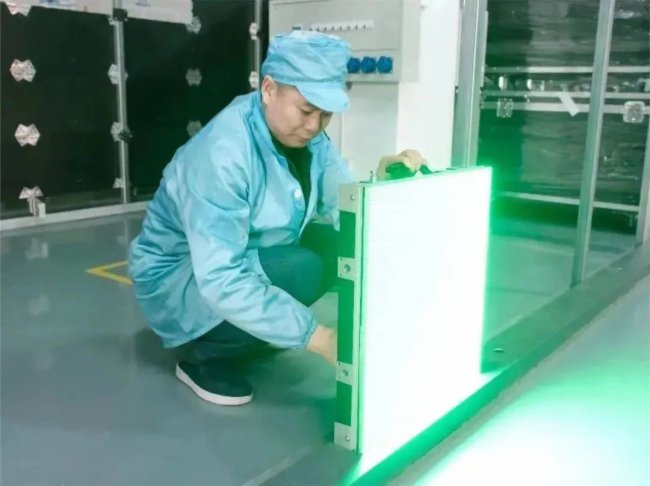 南方電訊簽約創顯光電全國總代理，揭秘全球超低功耗LED顯示屏生產基地