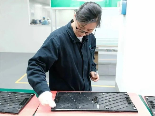 南方電訊簽約創顯光電全國總代理，揭秘全球超低功耗LED顯示屏生產基地