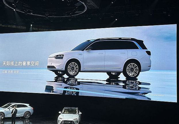 彩電盡頭“竟”是投影：屏之大者，以此為尊