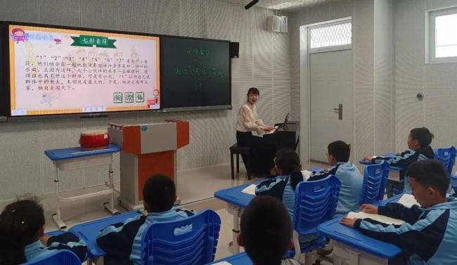 深圳銳取輕量化打造60+教考融合教室！高效復(fù)用？智慧督導(dǎo)！