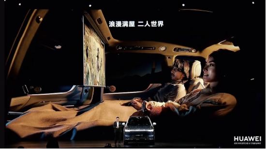 問界M9搭載業(yè)界首個車規(guī)級投影巨幕，光峰科技供應(yīng)核心器件