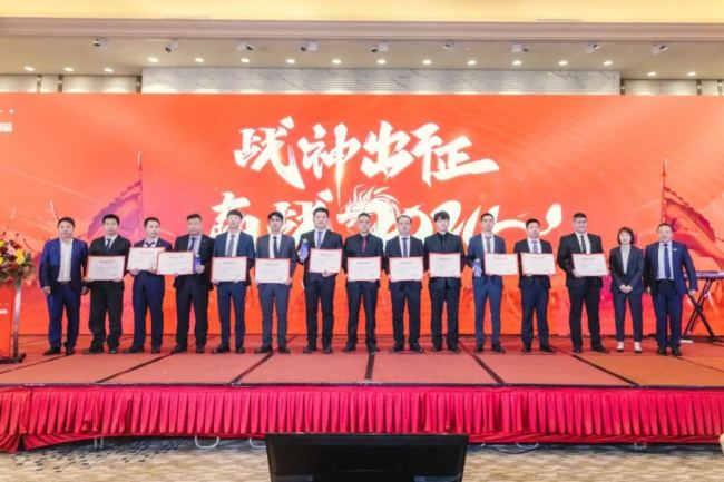 戰神出征，贏戰2024！強力巨彩營銷事業群誓師與表彰大會暨高管晚宴圓滿召開！