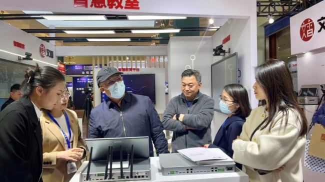 文香攜多款智慧教育產(chǎn)品出席第33屆北京教育裝備展示會(huì)
