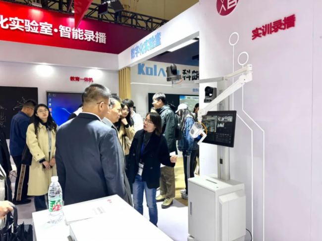 文香攜多款智慧教育產(chǎn)品出席第33屆北京教育裝備展示會(huì)
