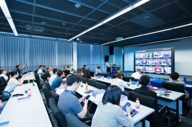 推進數字化場景新變革 | 雷曼光電出席第三屆創新顯示“行業精進”研討會